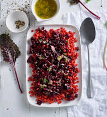 Salada de lentilhas e beterraba com vinagreta de salsa