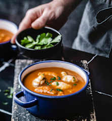 Soep met zeeduivel en garnalen