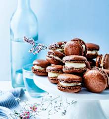 Macarons cacao, ganache au chocolat blanc