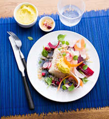 Dorsz z aïoli i warzywami