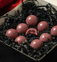 Bombones de chocolate rellenos de frambuesa al tequila