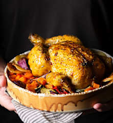 Gebratenes Poulet auf Most-Gemüse