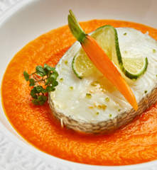 蒸鳕鱼配胡萝卜香茅泥