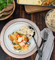 Pescado, mariscos y verduras asadas con arroz integral
