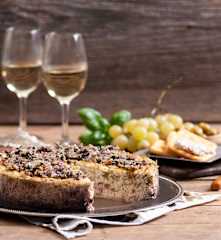 Wytrawny sernik z ziołowym pesto