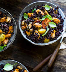 Riz noir aux moules, lardons et tomates cerises