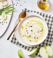 Sopa fría de manzana y puerro