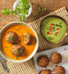Zuccini-Minz-Suppe und Tomaten-Kokos-Suppe mit Linsenknödeln (XXL)