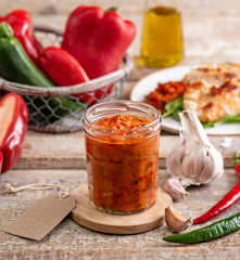 Pasta à la ajvar z cukinii i papryki