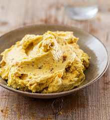 Dattel-Curry-Dip