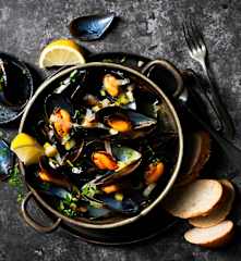 Şarap Soslu Midye (Mussels Marinière)