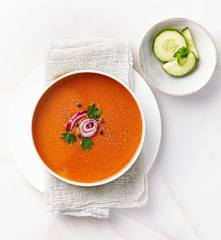 Gazpacho alle pesche e cipolla rossa di Tropea