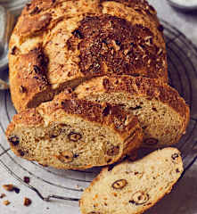 Nuss-Möhren-Topfbrot