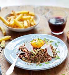 Tartare de bœuf à la moutarde, pommes frites