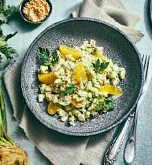 Knollensellerie-Orangen-Salat mit geröstetem Sesam