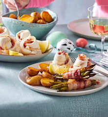 Schollenröllchen Finkenwerder Art mit Röstkartoffeln und Speckbohnen