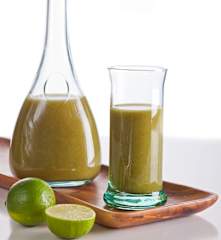 Sumo de alface, uva e kiwi