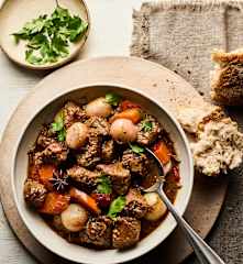 Goulash picante con cerveza negra