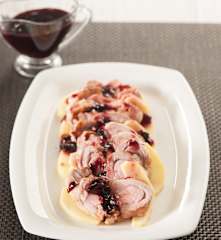 Cabrito al pimentón de la Vera con salsa de cerezas (Cáceres)
