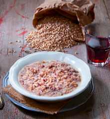 Farro ubriaco con salsiccia