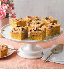 Pumpkin-Spice-Blondies mit Manner Snack Minis