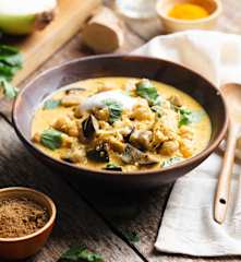 Würziger Melanzani-Kichererbseneintopf mit Huhn