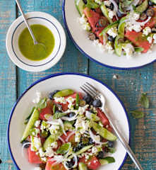 Ensalada de sandía con vinagreta de albahaca y menta