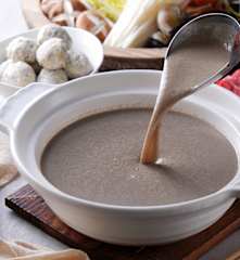 黑松露野菇雞湯和松露雞肉丸