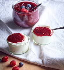 Yogurt ai frutti di bosco (con fermenti per yogurt)