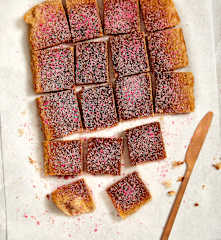 Brownies alle fragole e cioccolato bianco