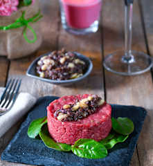 Tartare di manzo con salsa aromatica