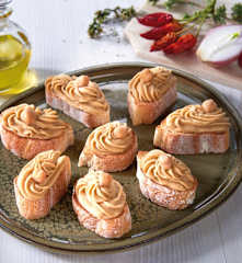 Crostini con crema piccante ai ceci