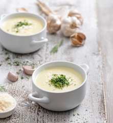 Zupa krem czosnkowo-serowa