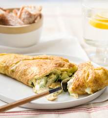 Tortilla de calabacín y queso crema para dos