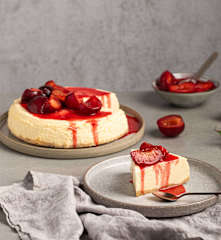 Sernik z Varomy z duszonymi śliwkami