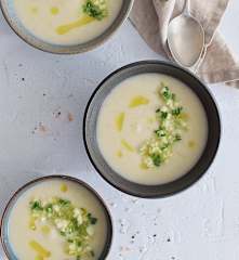 Sopa fría de coliflor y manzana verde
