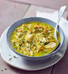 Zupa z kurczakiem i makaronem orzo