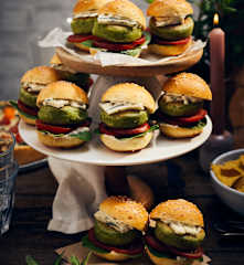 Mini-Burger mit Erbsen-Pattie