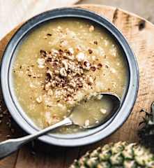 Soupe sucrée ananas, vanille et noisettes concassées