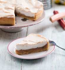 Tarta z rabarbarem i bezą