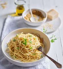Spaghetti mit Sardellen und Knoblauchbrösel