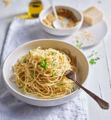 Spaghetti with Anchovies and Toasted Bread Crumbs