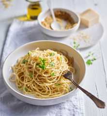 Spaghetti aglio, olio, peperoncino e pangrattato aromatizzato