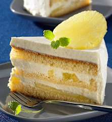 Torta allo yogurt e sambuco