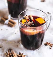 Ζεστό αρωματικό κρασί (Mulled wine)