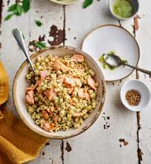 Massa com salmão e azeite de hortelã