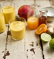 Smoothie de manga, laranja e iogurte