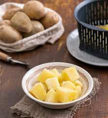 Gotowanie ziemniaków w koszyczku