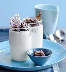 Yaourts et noix de pécan caramélisées