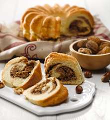 Kynutá bábovka s ořechy (bez cukru)